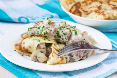 Rusça krep tavuk ve mantar champignon whit ile