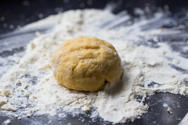 Pâte mixte pour pâtes italiennes ou pizza — Photo