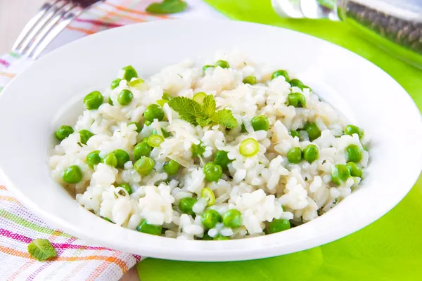 Italian risotto with rice, green peas, mint and cheese — Stock Photo, Image