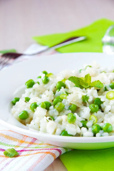 Italian risotto with rice, green peas, mint and cheese — Stock Photo, Image