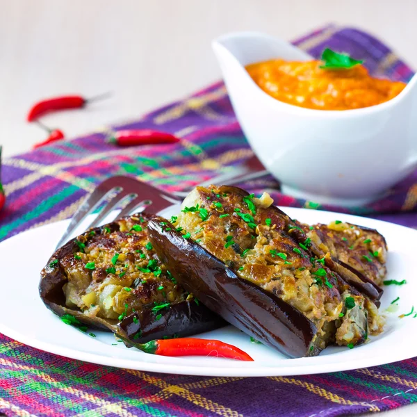 Eggplants stuffed with meat and vegetables, traditional Italian — Stock Photo, Image
