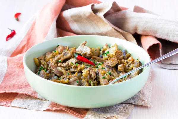 Daging rebus dengan daging babi, sapi, sayur-sayuran, bawang, wortel dan zucchin — Stok Foto