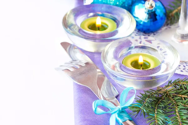 Christmas table decoration, cutlery, candles, purple napkin — Stock Photo, Image