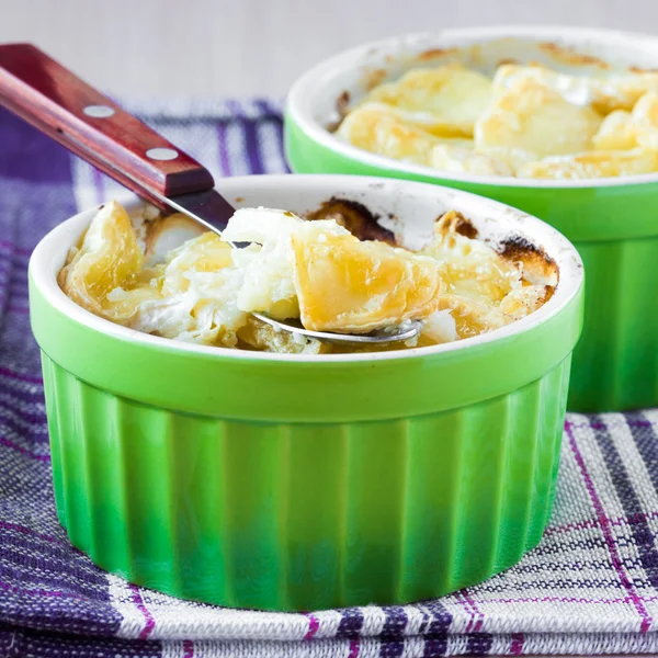 Gratin di cavolfiore con crosta di formaggio Camembert — Foto Stock