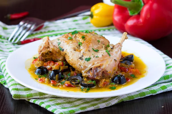 Ragout from stewed legs of rabbit with herbs, vegetables and oli — Stock Photo, Image