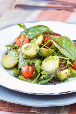 Brüksel lahanası, lahana, domates, salata, r ile sağlıklı salata