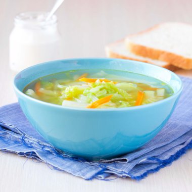 lahana, sarımsak, havuç, sağlıklı vegetari ile sebze çorbası