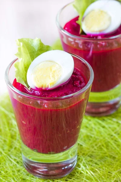 Beetroot, beet cream salad, mousse with eggs in shot glass, tast — Stock Photo, Image