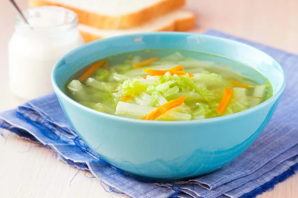 Vegetable soup with cabbage, kohlrabi, carrots, healthy vegetari — Stock Photo, Image