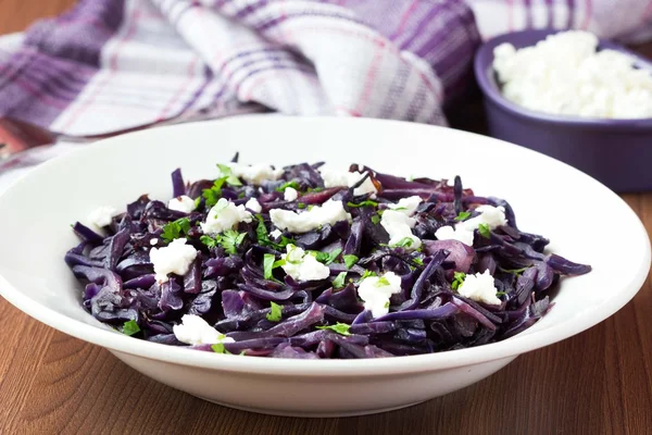 Stewed red cabbage with feta cheese, cilantro, healthy dish, gar — Stock Photo, Image