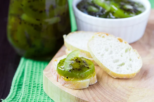 Exotiska sylt, confiture med kiwi och citron — Stockfoto