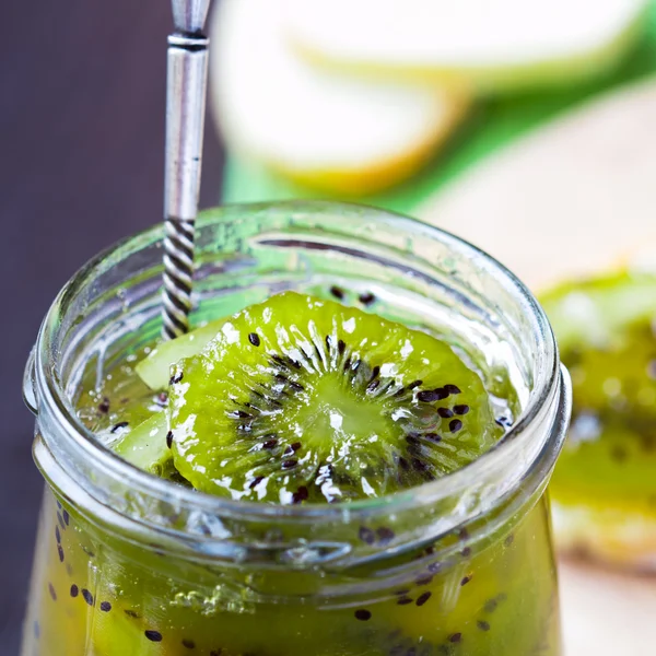 Exotische Marmelade, Confiture mit Kiwi und Zitrone — Stockfoto