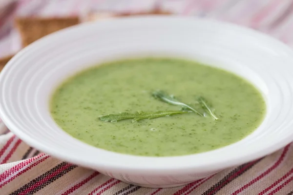 Green garlic cream soup with leaves rukola, arugula, healthy die — Stock Image Green garlic cream soup with leaves rukola, arugula, healthy die Royalty Free Stock Images