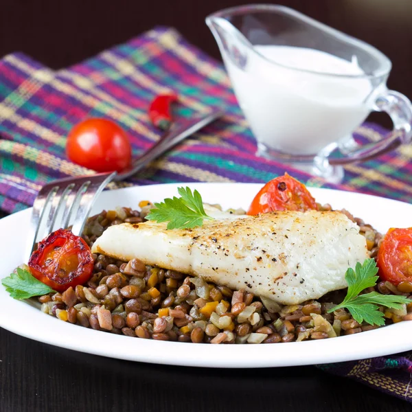 White fish fillet of perch, cod with vegetables and lentils, tom — Stock Image White fish fillet of perch, cod with vegetables and lentils, tom Royalty Free Stock Images
