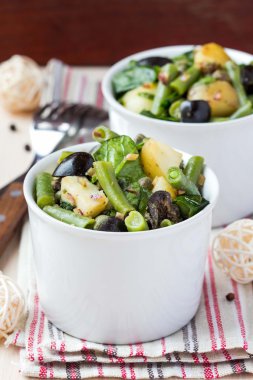 taze fasulye, zeytin, Kapari, soğan, lezzetli patates salatası