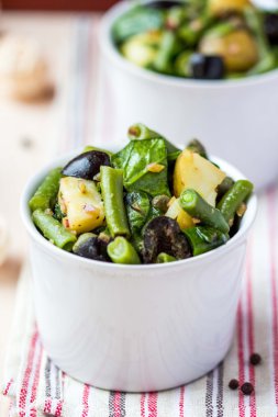 taze fasulye, zeytin, Kapari, soğan, lezzetli patates salatası