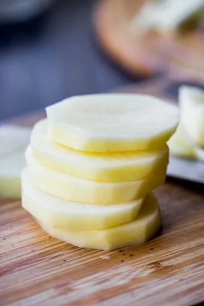 Stack of sliced purified potatoes, cooking delicious dishes in h — Stock Photo, Image