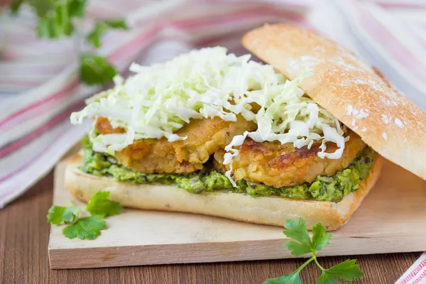 Vegetarian burger c lentils, guacamole, ciabatta, lettuce, delic — Stock Photo, Image