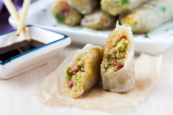 Asian spring rolls stuffed with quinoa, vegetables, crisp — Stock Photo, Image