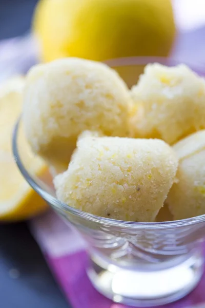 Lemon ice cream sorbet, balls in glass, refreshing summer diet d — Stock Photo, Image