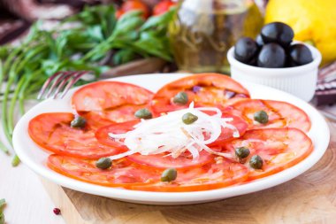 taze sağlıklı domates carpaccio kapari, balsamik sirke, ol