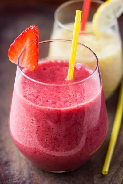 Sweet strawberry and lemon smoothie in the glass, wooden vintage — Stock Photo, Image