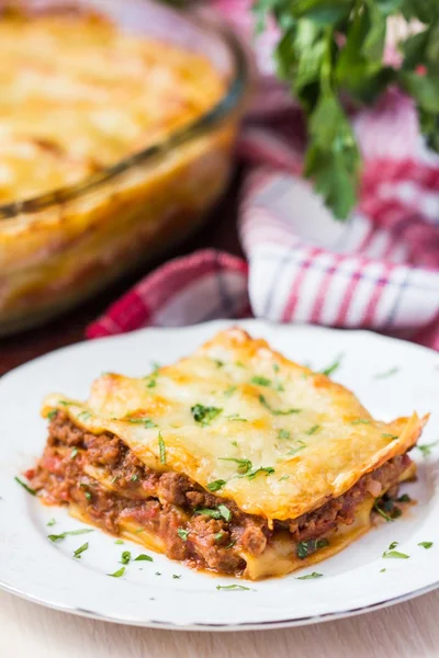 Homemade lasagna with Bolognese meat sauce Bechamel, serving del — Stock Photo, Image