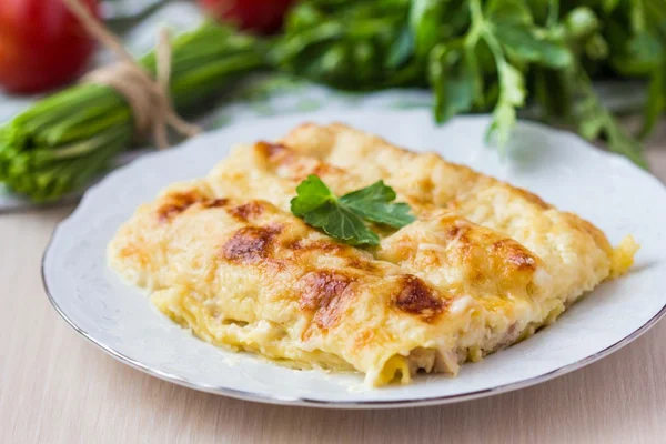 Italian pasta Cannelloni stuffed with meat, white Bechamel sauce — Stock Photo, Image