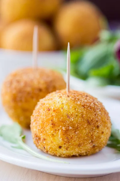 Italian appetizer arancini, rice balls stuffed with meat in oil — Stock Photo, Image