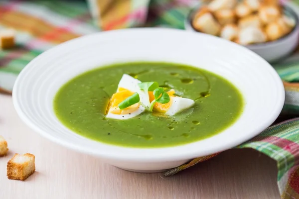 Green spring, summer healthy cream soup with herbs, egg, crouton — Stock Image Green spring, summer healthy cream soup with herbs, egg, crouton Royalty Free Stock Photos