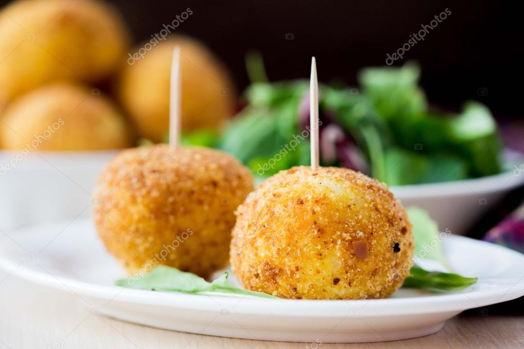 Italian appetizer arancini, rice balls stuffed with meat in oil — Stock Photo © MariaLapina