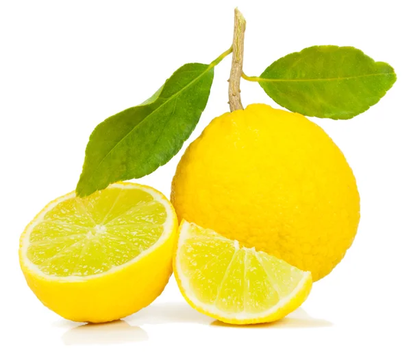 柠檬和切片 — 图库照片