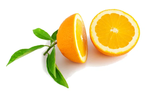 Orange mit grünen Blättern — Stockfoto