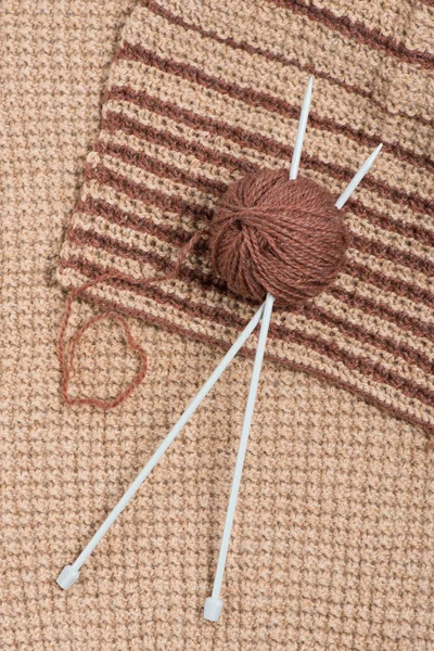 Шарик для вязания и шерстяной шар — стоковое фото