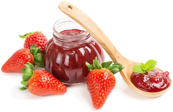 Erdbeermarmelade mit Beeren — Stockfoto