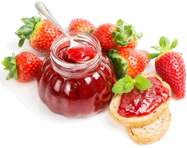 Erdbeermarmelade und Beeren — Stockfoto