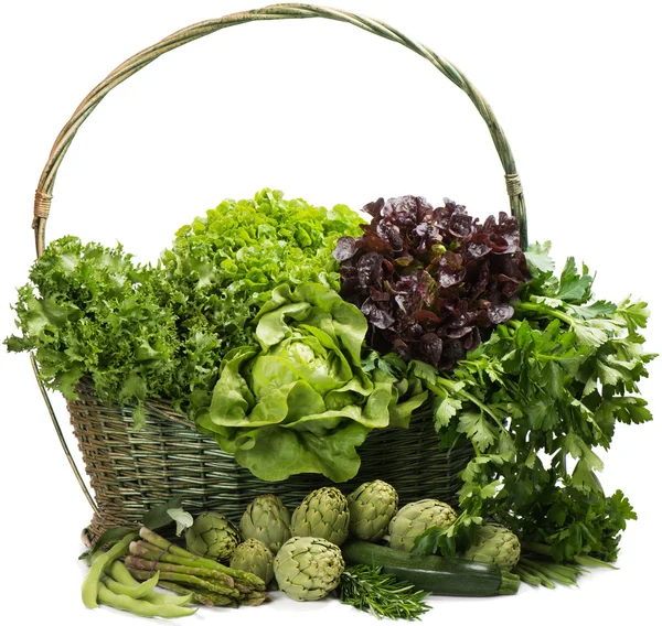 Blandade grönsaker i korg — Stockfoto