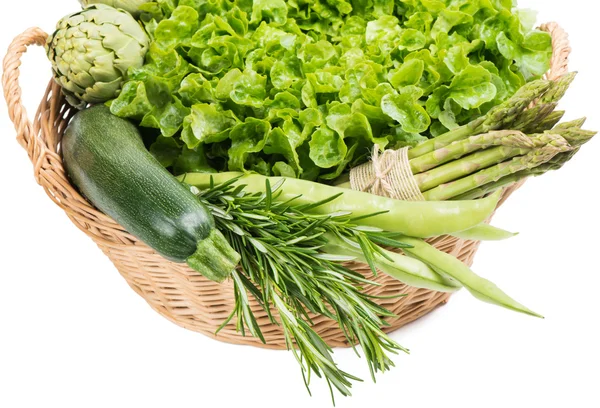 Verduras mixtas en cesta. —  Fotos de Stock