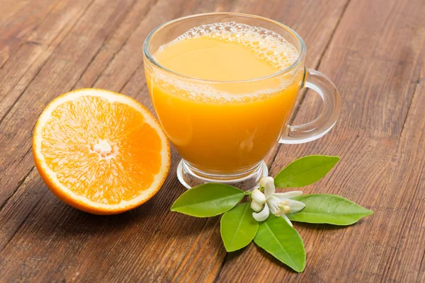 Orange juice and blossom — Stock Photo, Image