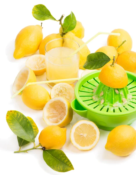 Производство лимонного сока — стоковое фото
