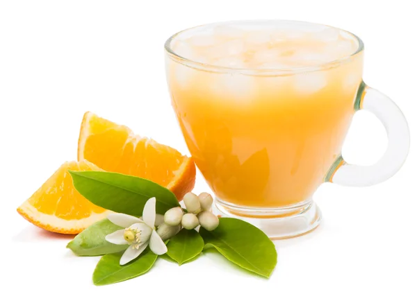 Pure juice with ice and pieces of cut oranges — Stock Photo, Image