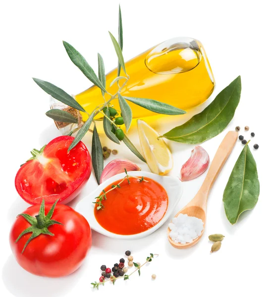 Tomato sauce, fresh vegetables and spices — Stock Photo, Image
