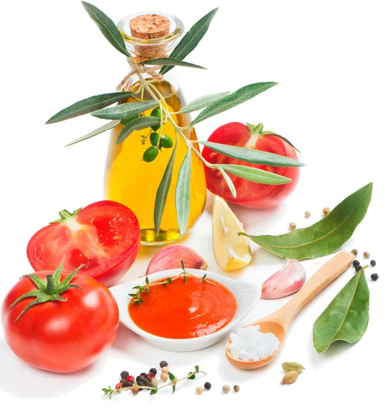 Tomates frescos con pasta y especias — Foto de Stock