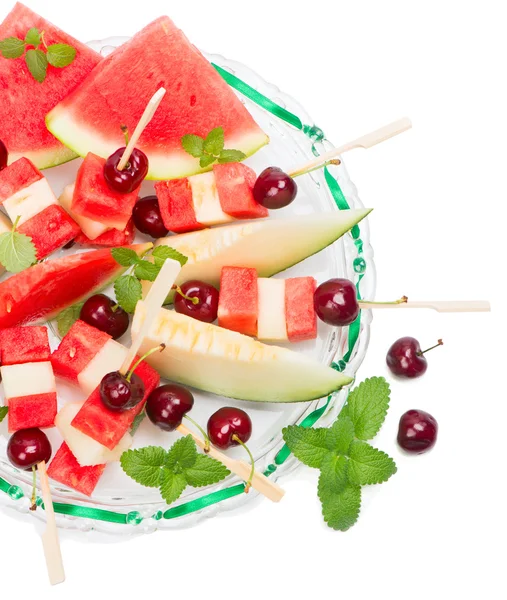 Vista superior da salada de frutas frescas de melão, melancia e cerejas — Fotografia de Stock