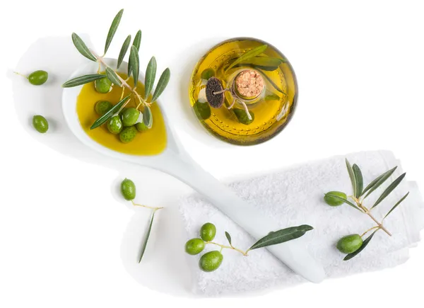 Spa med oliv frukter och olivolja — Stockfoto