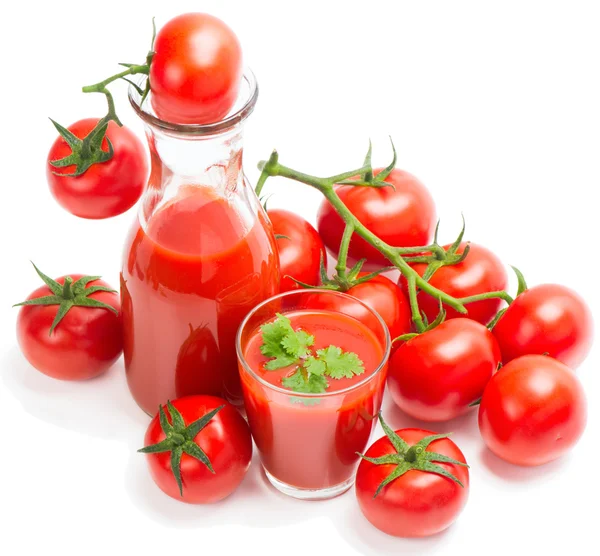 Jugo de tomate con rama de tomates rojos —  Fotos de Stock
