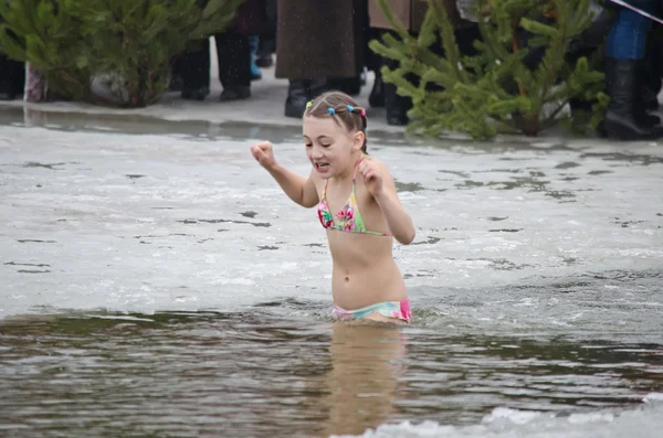 buz çukurunda yüzmek. Epifani Bayramı