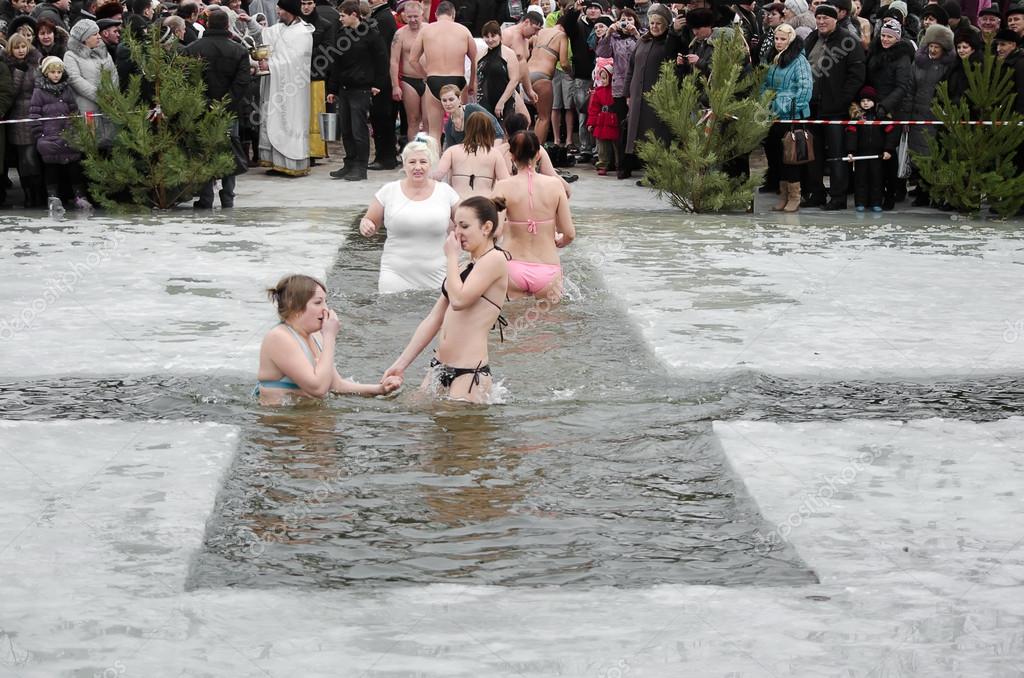 depositphotos_40245057-stock-photo-people-bathe-in-the-river.jpg