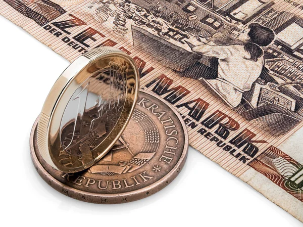 Монеты ГДР и Европейского союза . — стоковое фото