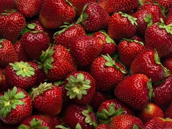 Hintergrund einer reifen Erdbeere. — Stockfoto